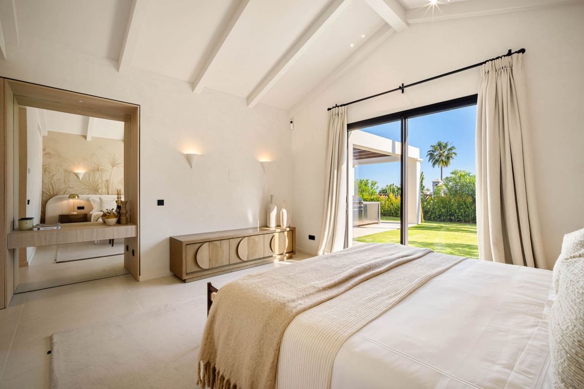 4 bedroom Villa for sale in Nueva Andalucia with pool garage - € 4,350,000 (Ref: 9094692)