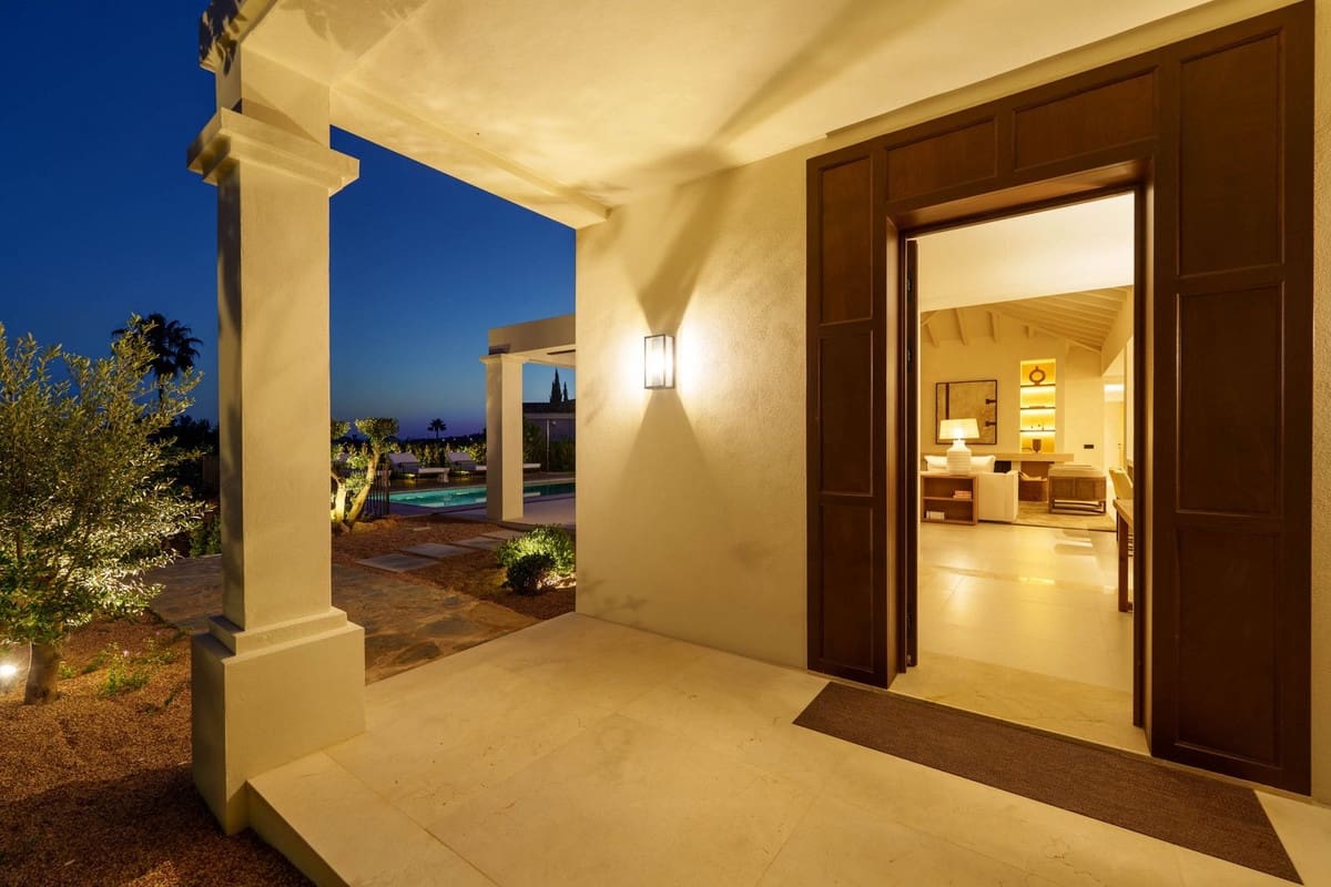 4 bedroom Villa for sale in Nueva Andalucia with pool garage - € 4,350,000 (Ref: 9094692)