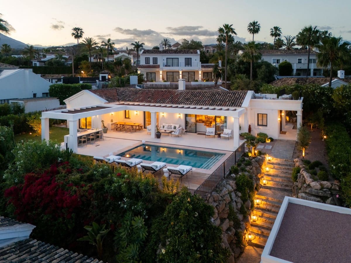 4 bedroom Villa for sale in Nueva Andalucia with pool garage - € 4,350,000 (Ref: 9094692)