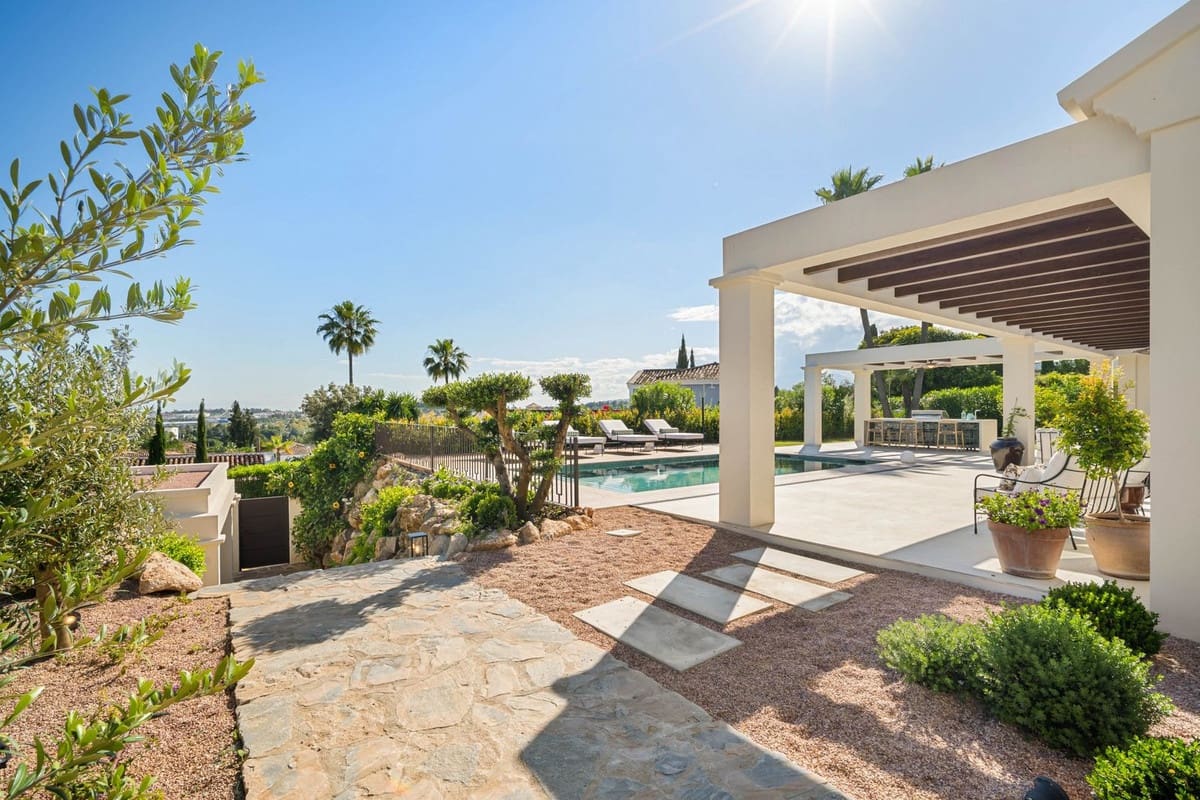 4 bedroom Villa for sale in Nueva Andalucia with pool garage - € 4,350,000 (Ref: 9094692)