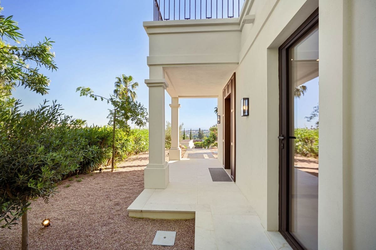 4 bedroom Villa for sale in Nueva Andalucia with pool garage - € 4,350,000 (Ref: 9094692)