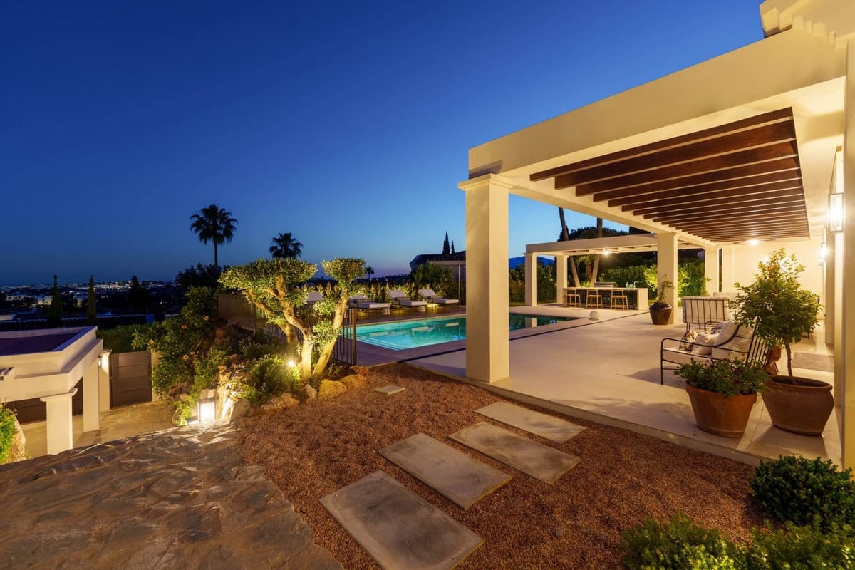 4 bedroom Villa for sale in Nueva Andalucia with pool garage - € 4,350,000 (Ref: 9094692)