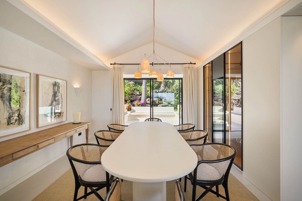 4 bedroom Villa for sale in Nueva Andalucia with pool garage - € 4,350,000 (Ref: 9094692)