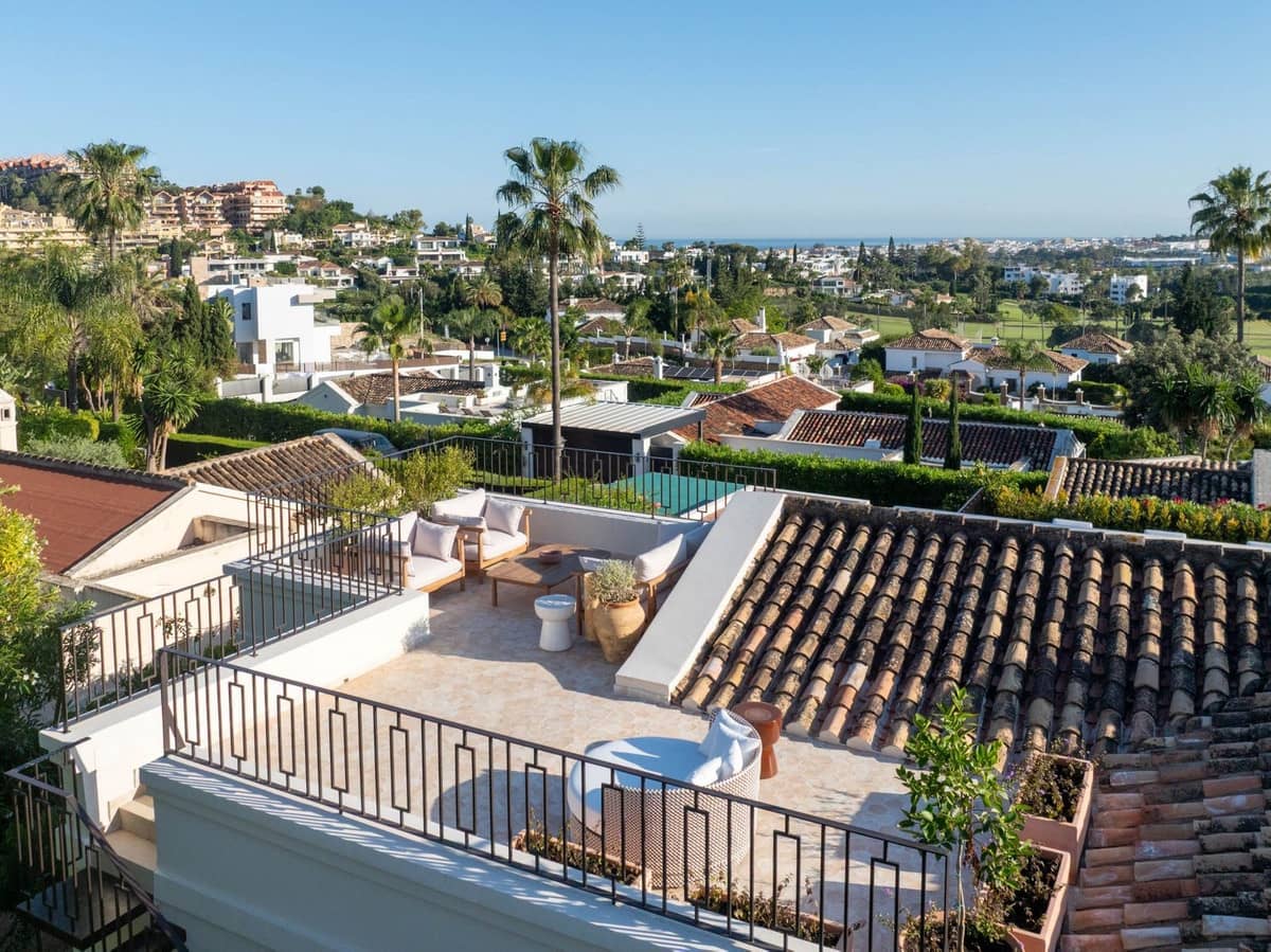 4 bedroom Villa for sale in Nueva Andalucia with pool garage - € 4,350,000 (Ref: 9094692)