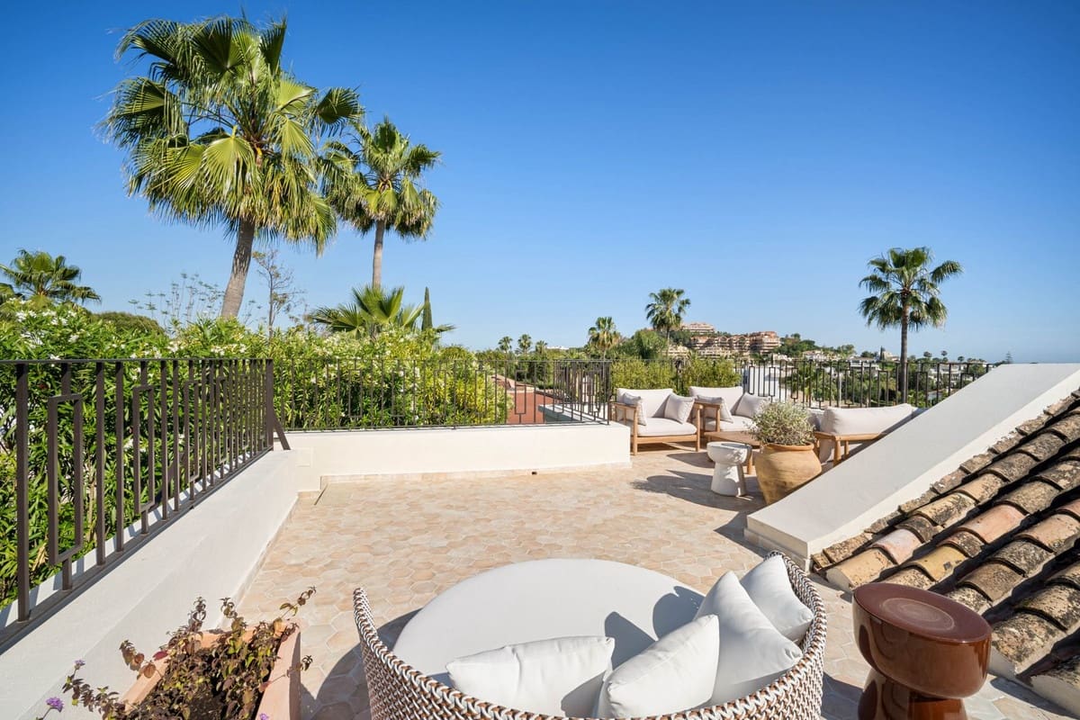 4 bedroom Villa for sale in Nueva Andalucia with pool garage - € 4,350,000 (Ref: 9094692)