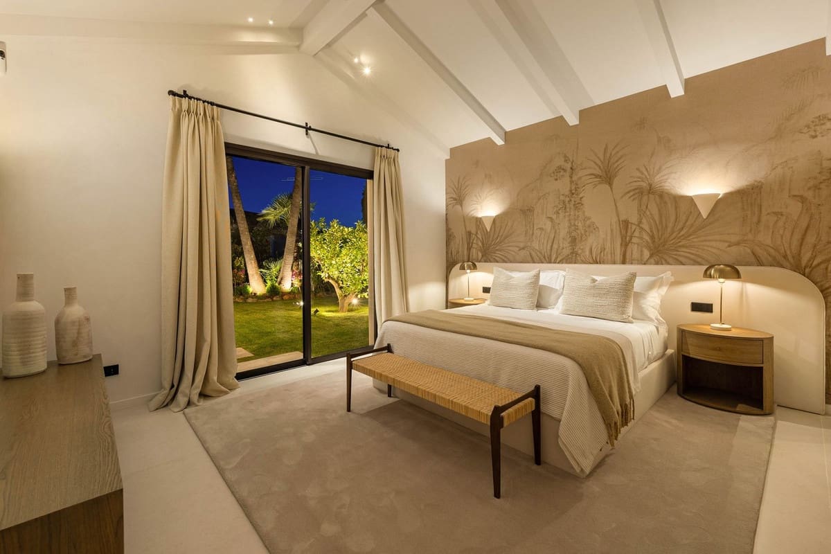 4 bedroom Villa for sale in Nueva Andalucia with pool garage - € 4,350,000 (Ref: 9094692)