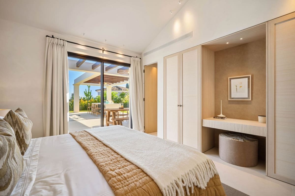 4 bedroom Villa for sale in Nueva Andalucia with pool garage - € 4,350,000 (Ref: 9094692)