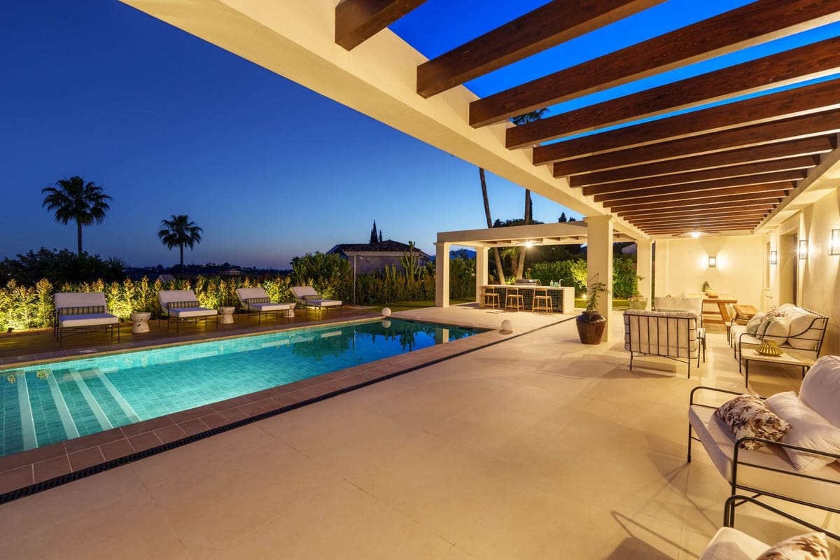 4 bedroom Villa for sale in Nueva Andalucia with pool garage - € 4,350,000 (Ref: 9094692)