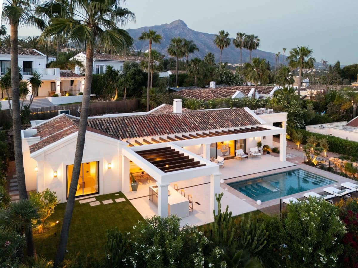 4 bedroom Villa for sale in Nueva Andalucia with pool garage - € 4,350,000 (Ref: 9094692)