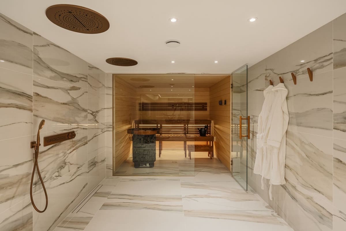 5 bedroom Villa for sale in Golden Mile with pool garage - € 6,980,000 (Ref: 9094761)