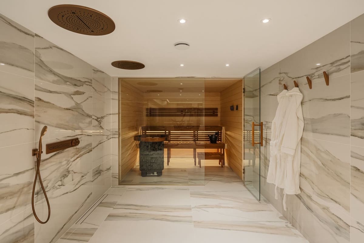 5 bedroom Villa for sale in Golden Mile with pool garage - € 6,980,000 (Ref: 9094761)