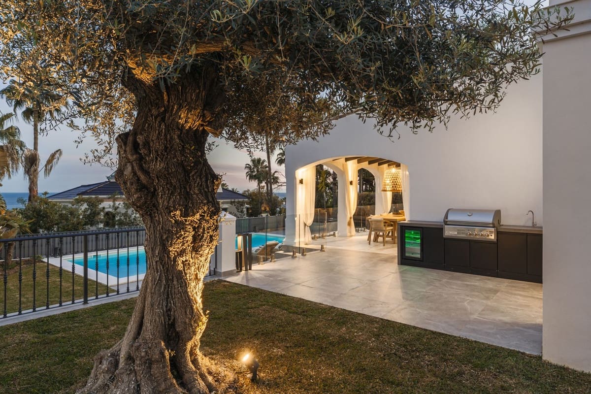 5 bedroom Villa for sale in Golden Mile with pool garage - € 6,980,000 (Ref: 9094761)