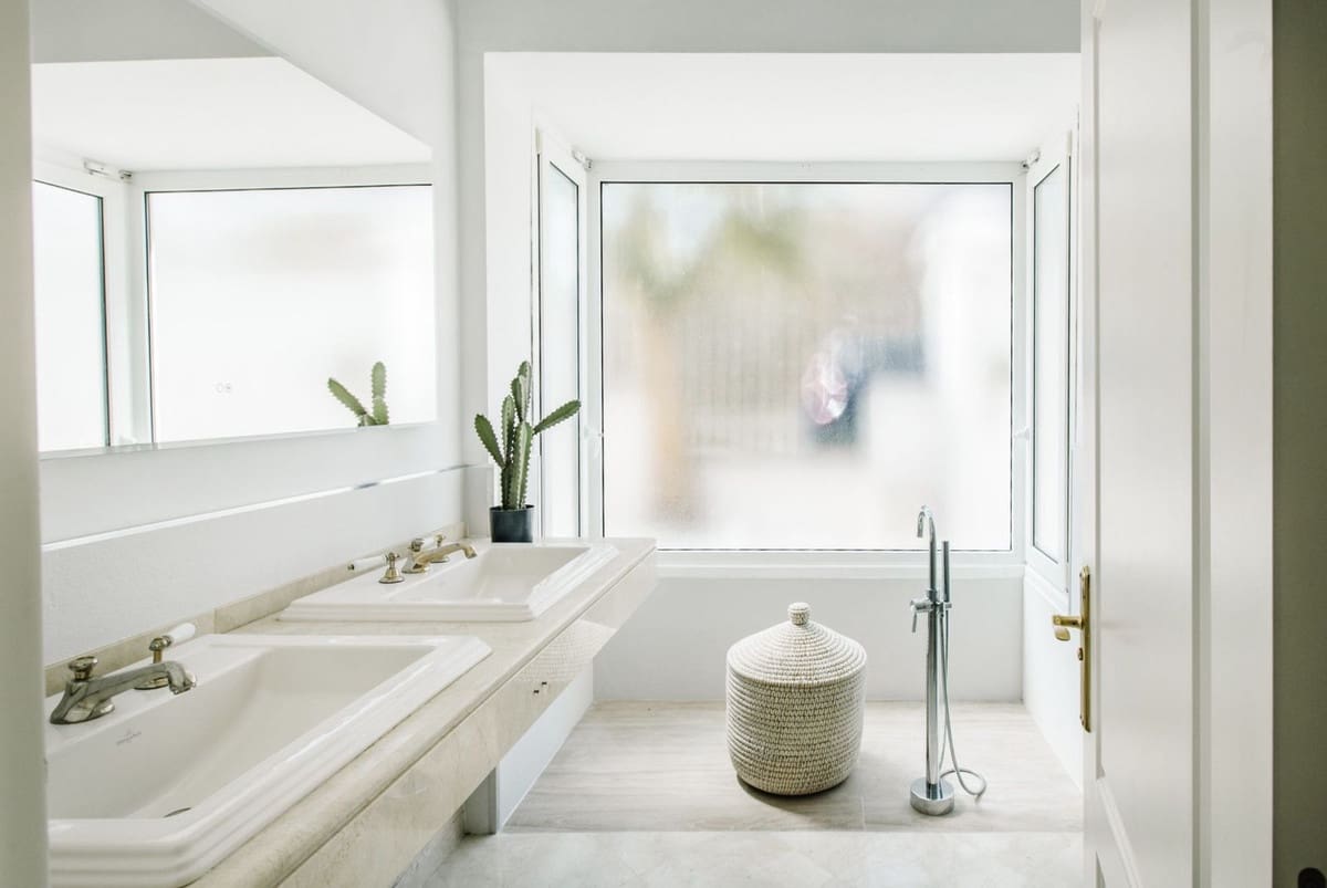 5 bedroom Villa for sale in Estepona with pool garage - € 1,495,000 (Ref: 9097277)