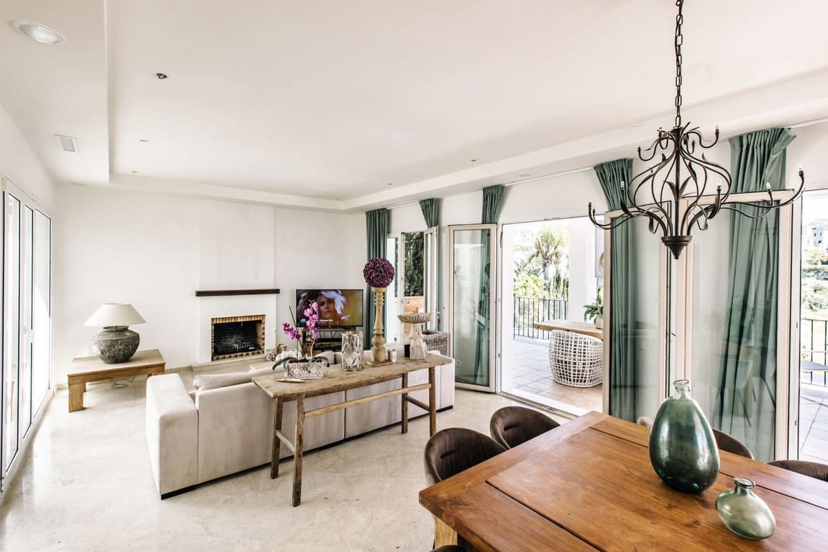 5 soverom Villa til salgs i Estepona med svømmebasseng garasje - € 1 495 000 (Ref: 9097277)