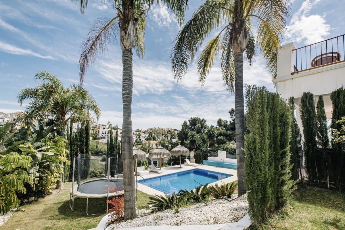 5 soverom Villa til salgs i Estepona med svømmebasseng garasje - € 1 495 000 (Ref: 9097277)