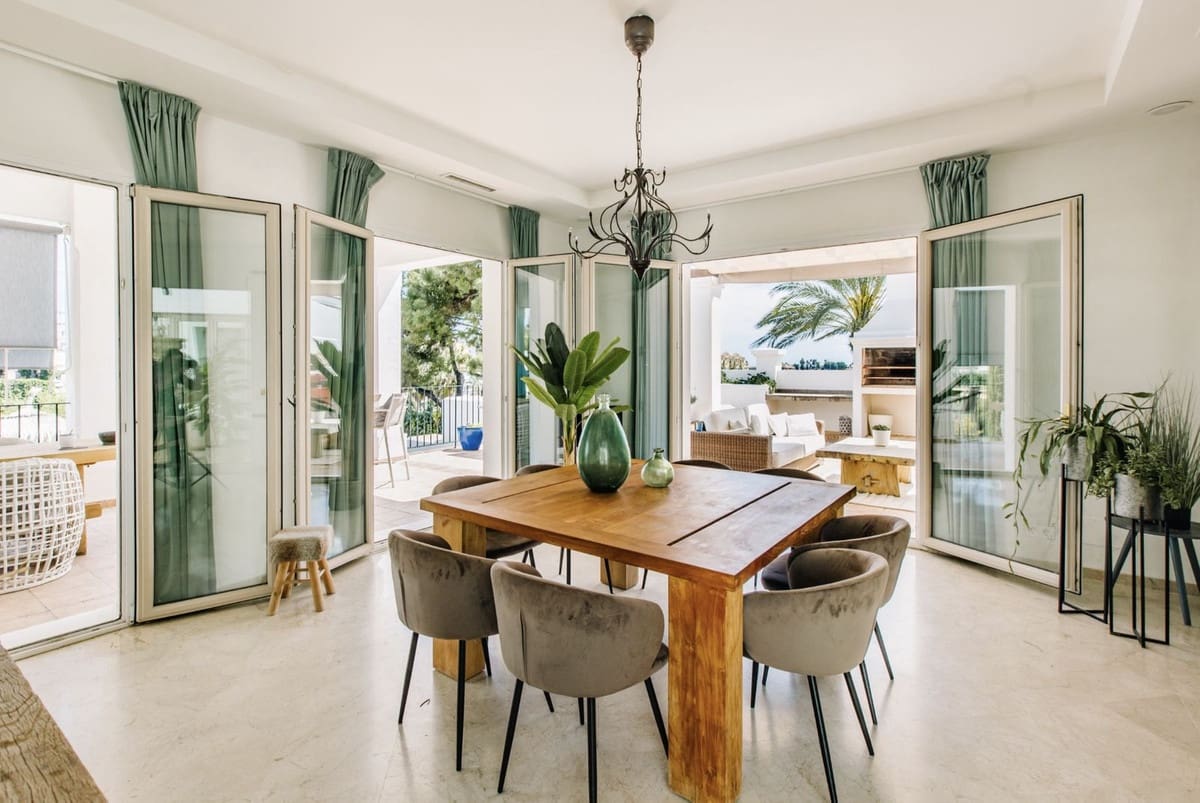 5 soverom Villa til salgs i Estepona med svømmebasseng garasje - € 1 495 000 (Ref: 9097277)