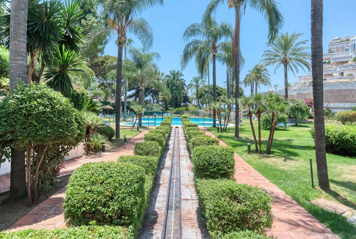 Apartamento de 3 habitaciones en Puerto Banus en venta con piscina garaje - 5.100.000 € (Ref: 9099773)