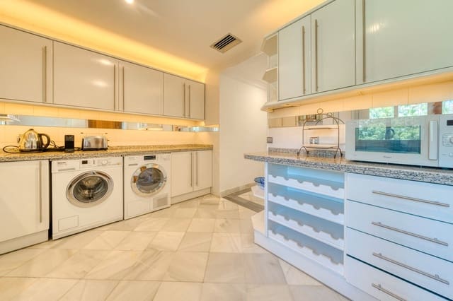 3 bedroom Apartment for sale in Puerto Banus, Marbella with pool garage - € 5,100,000 (Ref: 9099773)