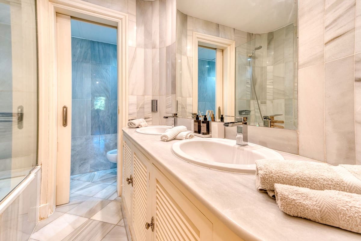 3 bedroom Apartment for sale in Puerto Banus with pool garage - € 5,100,000 (Ref: 9099773)