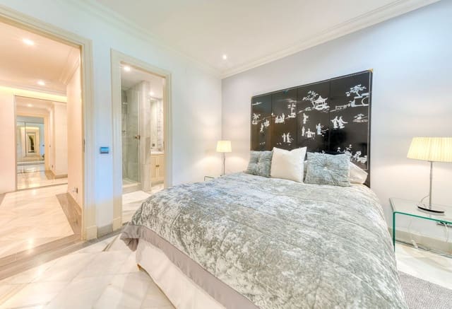 3 bedroom Apartment for sale in Puerto Banus, Marbella with pool garage - € 5,100,000 (Ref: 9099773)