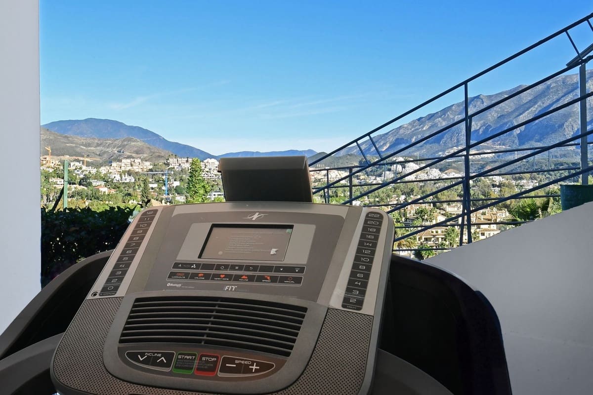 7 bedroom Villa for sale in Nueva Andalucia with pool garage - € 4,400,000 (Ref: 9099774)