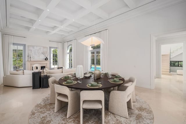 4 makuuhuone Huvila myytävänä paikassa Nueva Andalucia, Marbella mukana uima-altaan 
autotalli - 4 595 000 € (Ref: 9100068)