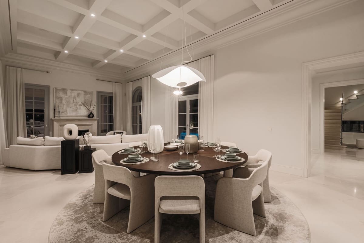 4 makuuhuone Huvila myytävänä paikassa Nueva Andalucia mukana uima-altaan 
autotalli - 4 595 000 € (Ref: 9100068)