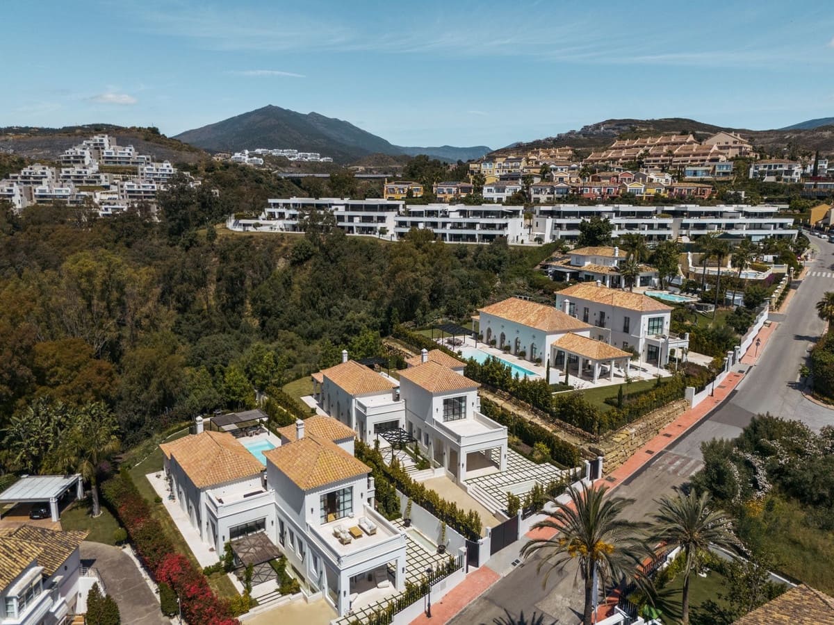 4 makuuhuone Huvila myytävänä paikassa Nueva Andalucia mukana uima-altaan 
autotalli - 4 595 000 € (Ref: 9100068)