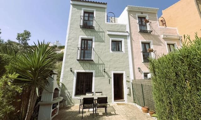 3 soveværelse Byhus til salg i Bahia de Casares, Casares med swimmingpool garage - € 270.000 (Ref: 9101676)