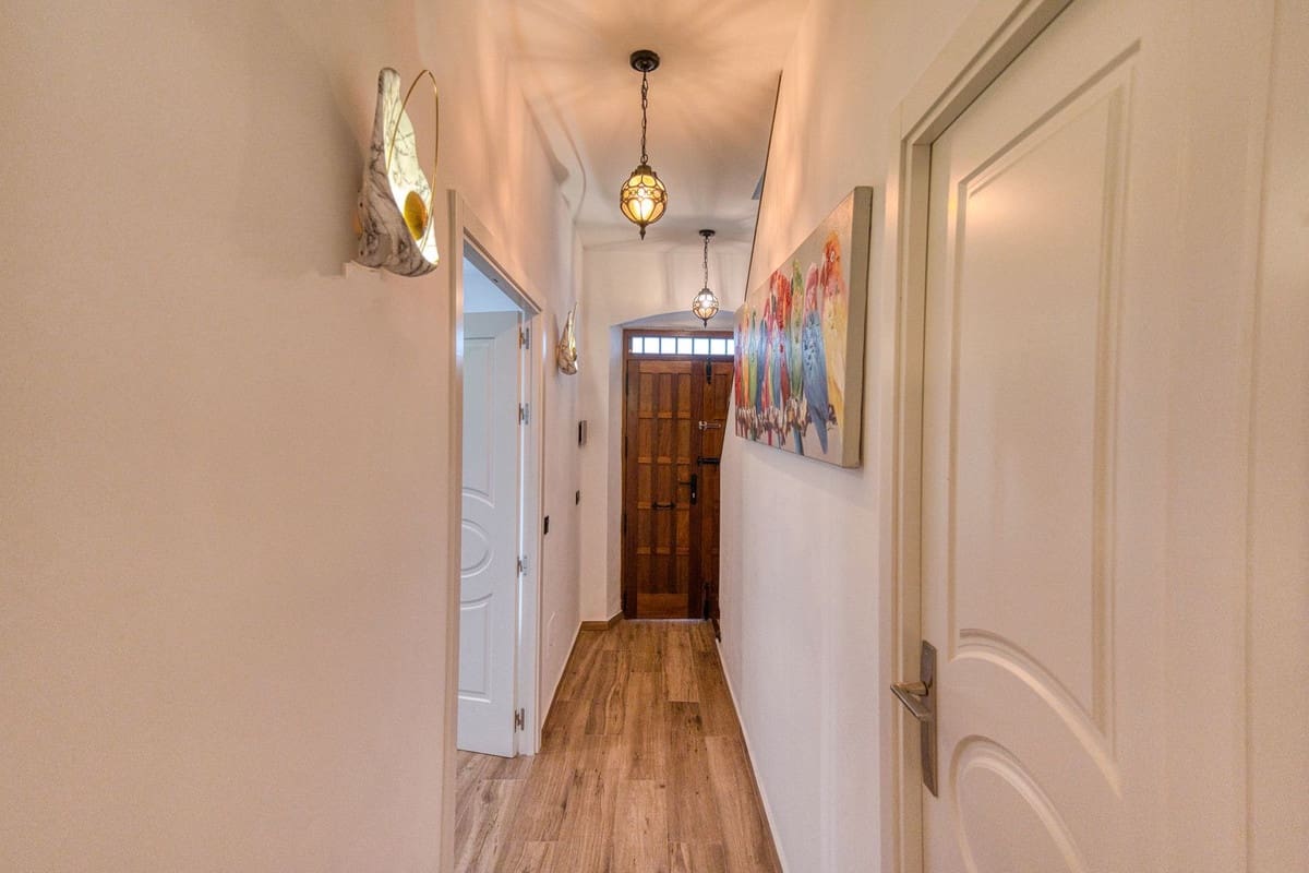 2 bedroom Townhouse for rent in Marbella - € 1,800 (Ref: 9103943)