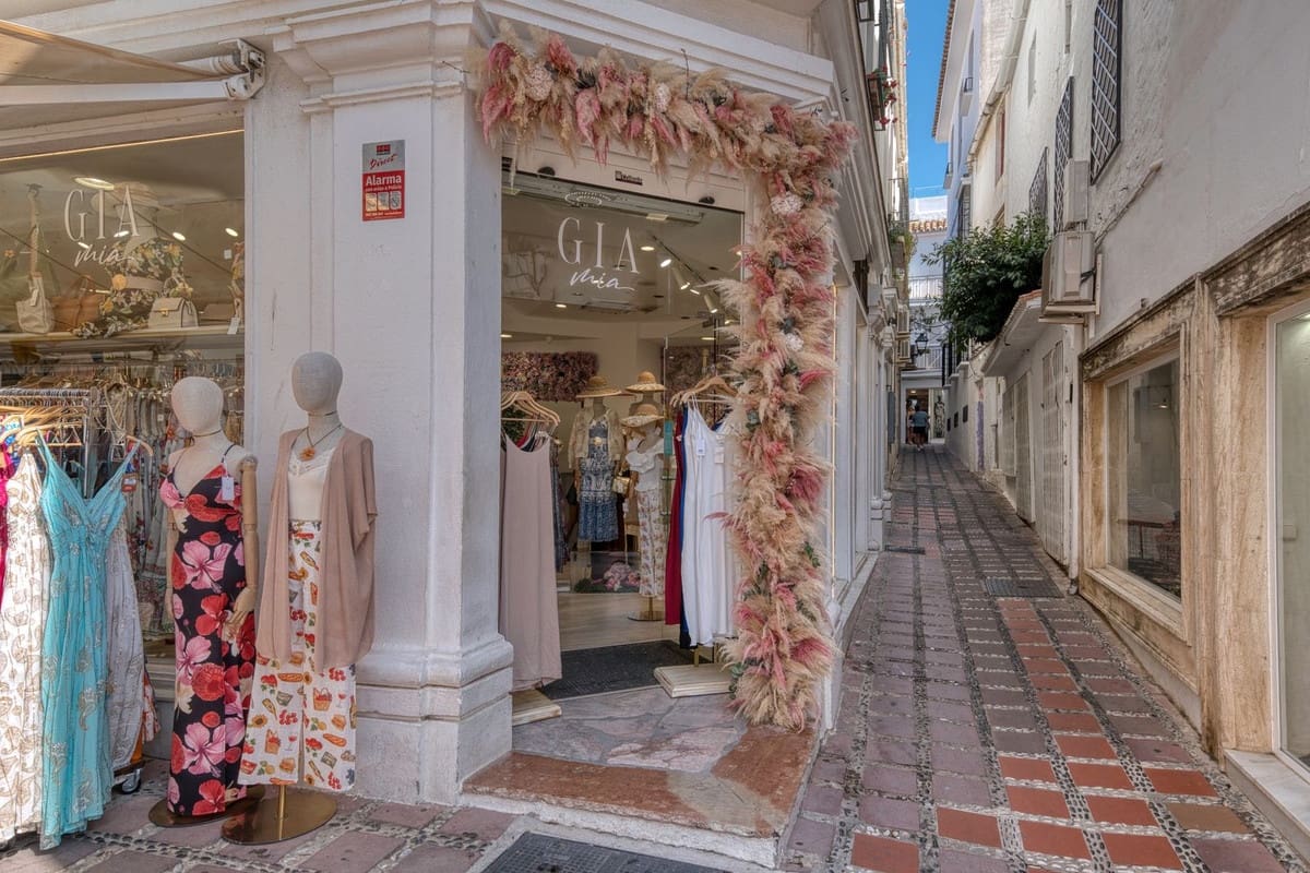 2 bedroom Townhouse for rent in Marbella - € 1,800 (Ref: 9103943)