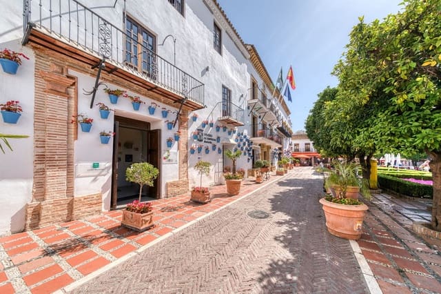 2 bedroom Townhouse for rent in Marbella - € 1,800 (Ref: 9103943)