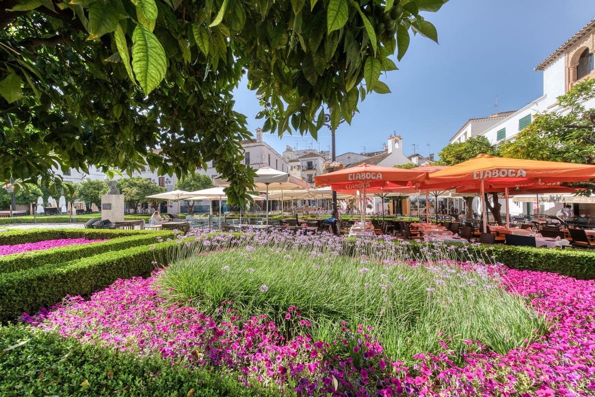 2 bedroom Townhouse for rent in Marbella - € 1,800 (Ref: 9103943)