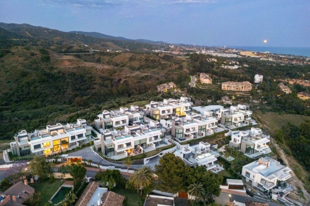 Chalet de 4 habitaciones en Marbella en venta con piscina garaje - 1.675.000 € (Ref: 9103944)