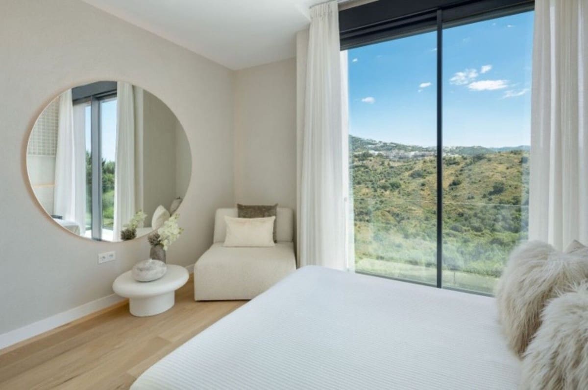 4 sypialnia Willa na sprzedaż w Marbella z basenem garażem - 1 675 000 € (Ref: 9103944)