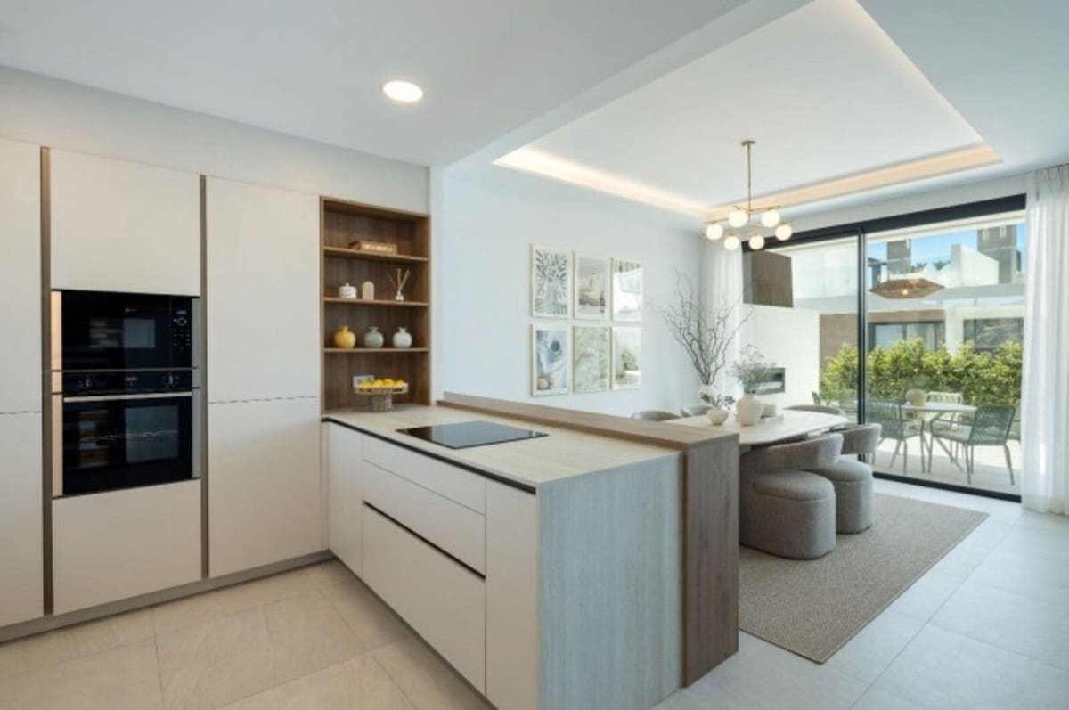 4 sypialnia Willa na sprzedaż w Marbella z basenem garażem - 1 675 000 € (Ref: 9103944)