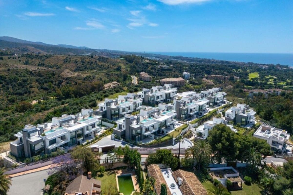4 sypialnia Willa na sprzedaż w Marbella z basenem garażem - 1 675 000 € (Ref: 9103944)