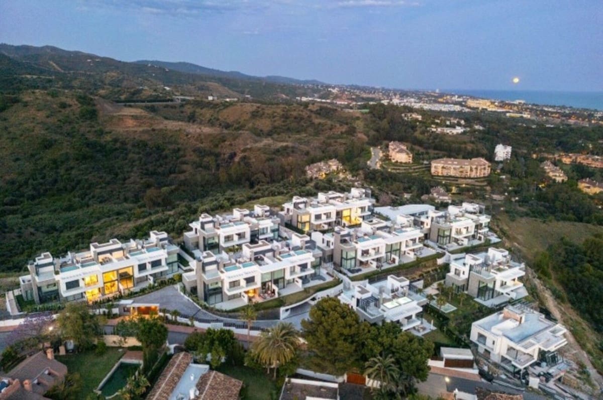4 sypialnia Willa na sprzedaż w Marbella z basenem garażem - 1 675 000 € (Ref: 9103944)
