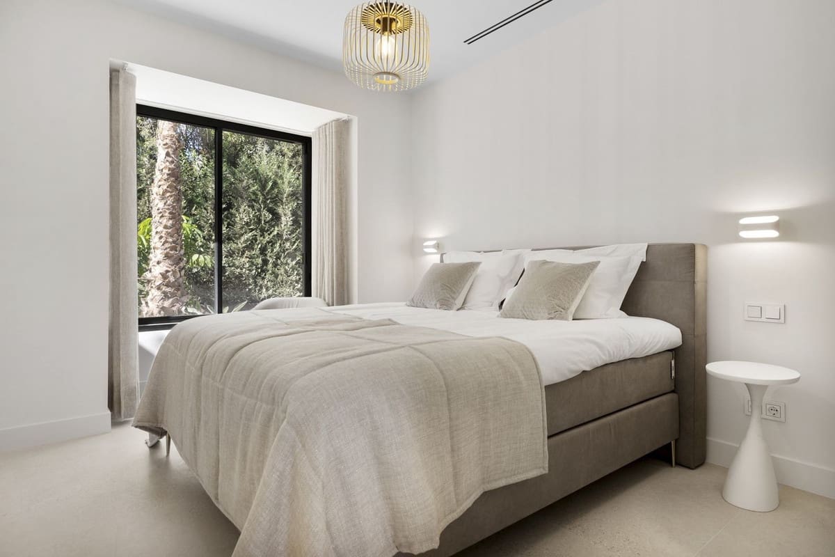 5 soverom Villa til salgs i Estepona med svømmebasseng garasje - € 2 190 000 (Ref: 9107952)