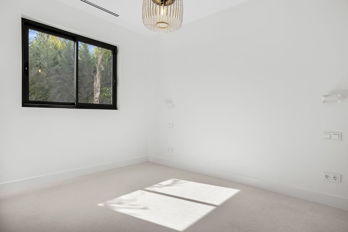 5 soverom Villa til salgs i Estepona med svømmebasseng garasje - € 2 190 000 (Ref: 9107952)