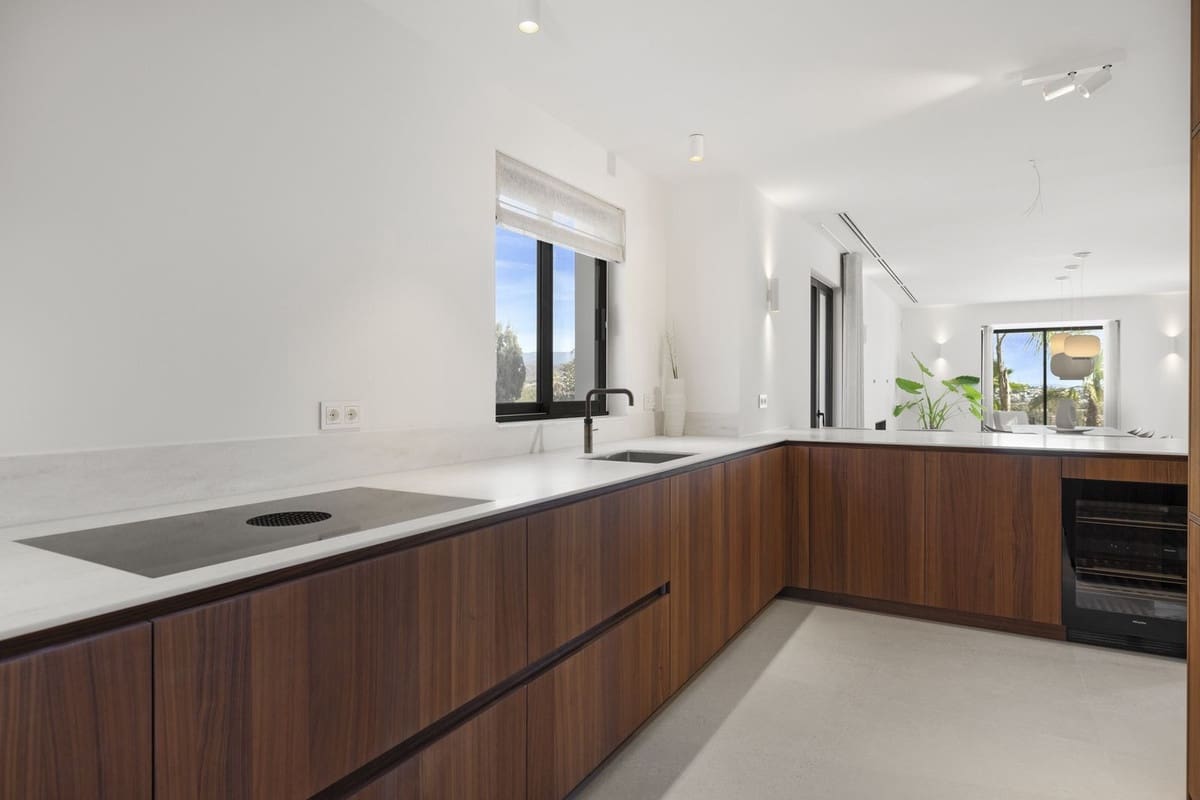 5 soverom Villa til salgs i Estepona med svømmebasseng garasje - € 2 190 000 (Ref: 9107952)