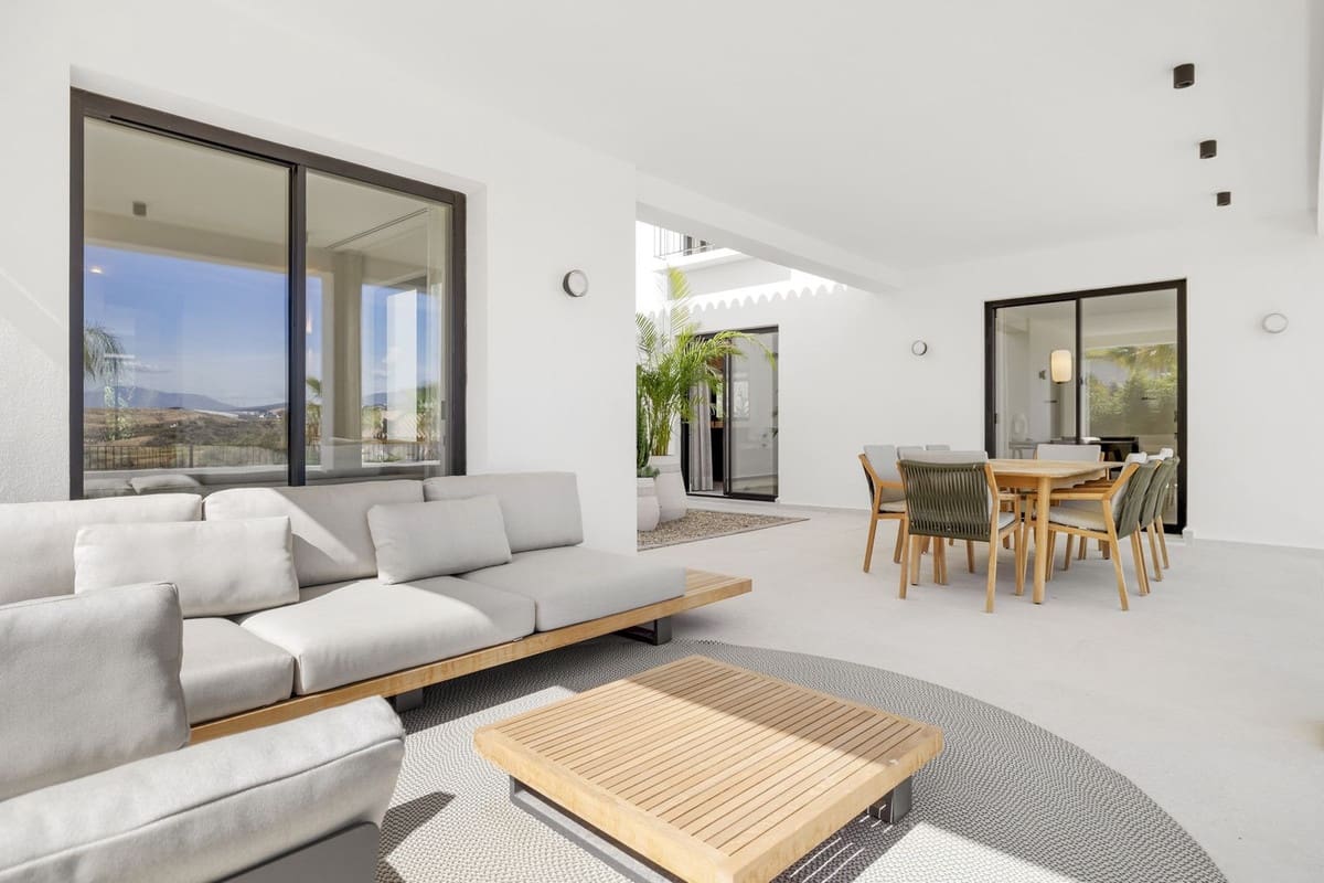 5 soverom Villa til salgs i Estepona med svømmebasseng garasje - € 2 190 000 (Ref: 9107952)