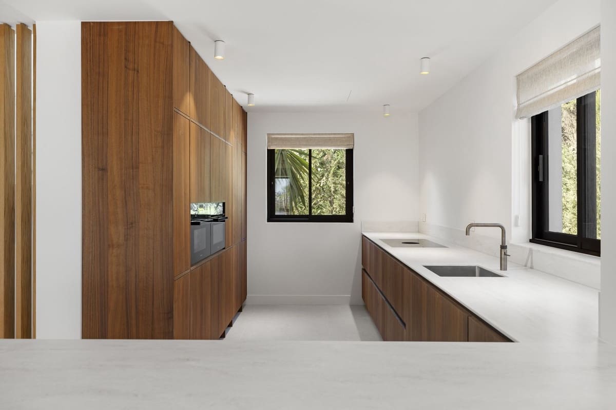 5 slaapkamer Villa te koop in Estepona met zwembad garage - € 2.190.000 (Ref: 9107952)