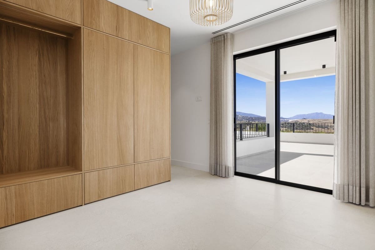 Chalet de 5 habitaciones en Estepona en venta con piscina garaje - 2.190.000 € (Ref: 9107952)