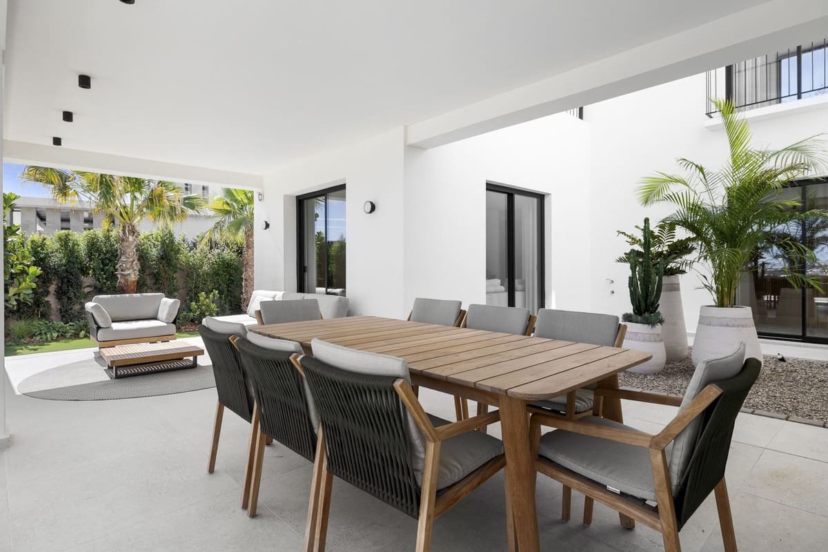 Chalet de 5 habitaciones en Estepona en venta con piscina garaje - 2.190.000 € (Ref: 9107952)