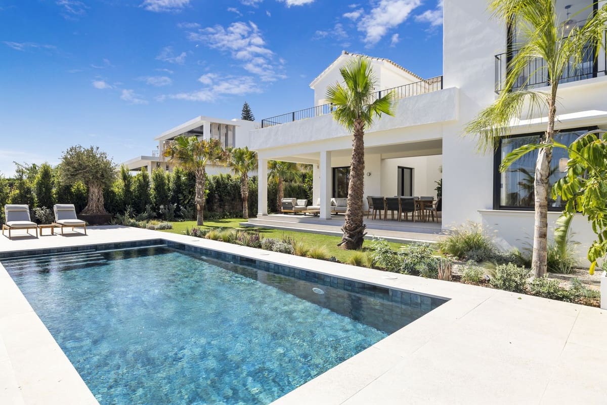 Chalet de 5 habitaciones en Estepona en venta con piscina garaje - 2.190.000 € (Ref: 9107952)