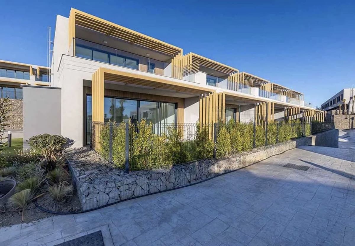 4 bedroom Townhouse for sale in Mijas with pool garage - € 721,000 (Ref: 9107954)