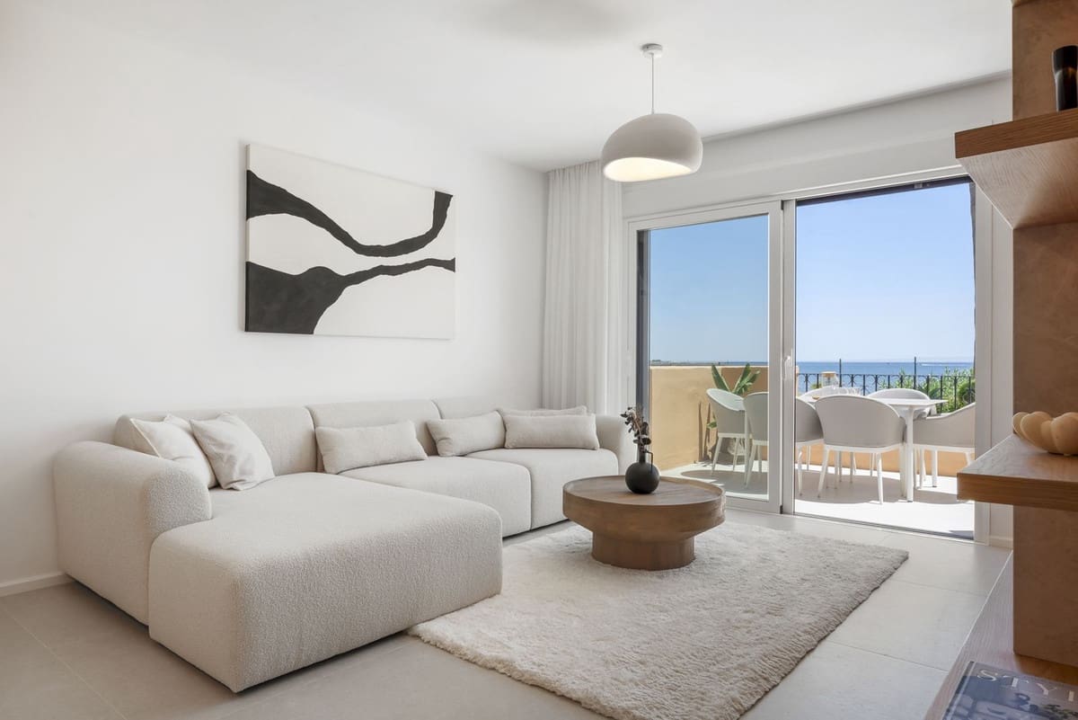 Apartamento de 3 habitaciones en Estepona en venta con piscina garaje - 965.000 € (Ref: 9108070)