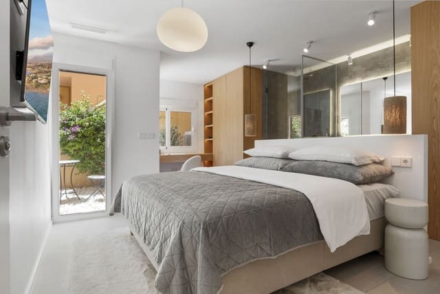 Apartamento de 3 habitaciones en Estepona en venta con piscina garaje - 965.000 € (Ref: 9108070)