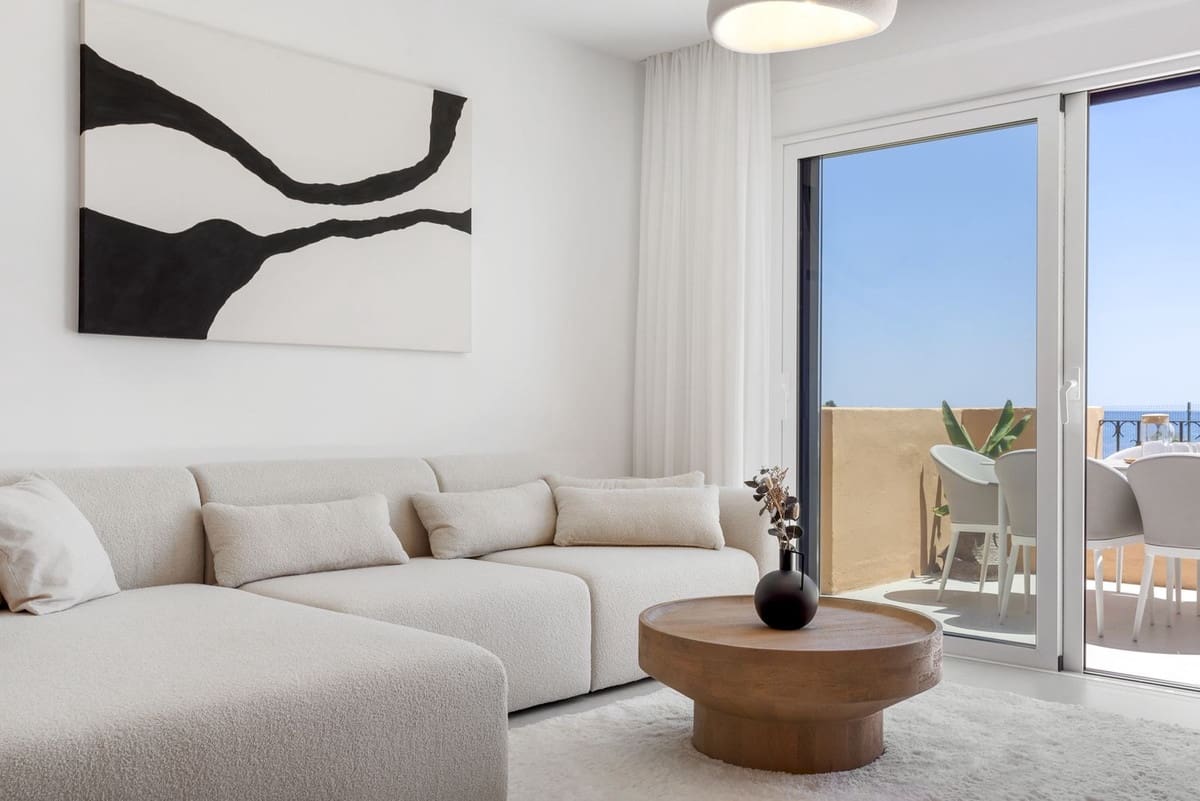 Apartamento de 3 habitaciones en Estepona en venta con piscina garaje - 965.000 € (Ref: 9108070)